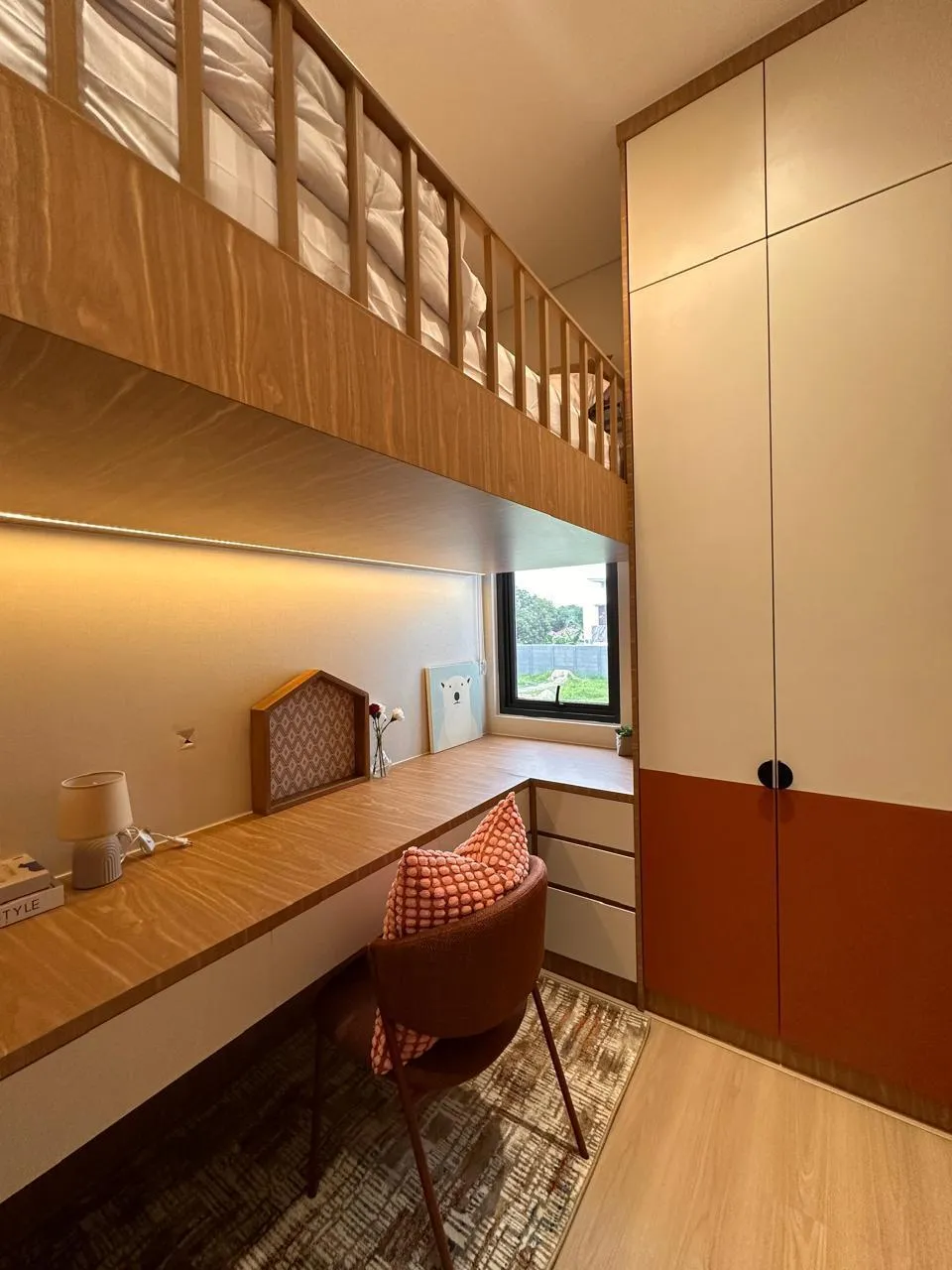 Jalan perumahan cluster Cherrywoods Bintaro komunitas modern